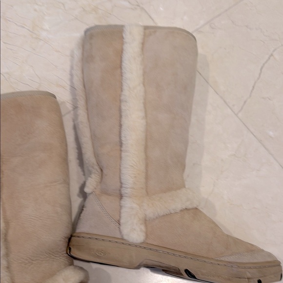 UGG Cozy Tan Shearling-Lined Women's Boots - Picture 12 of 13